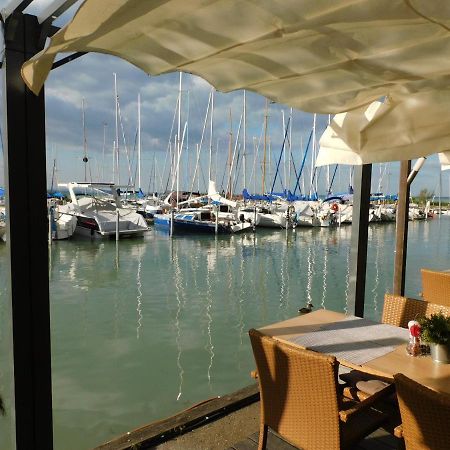 Chill & Relax Apartment Siofok Bagian luar foto