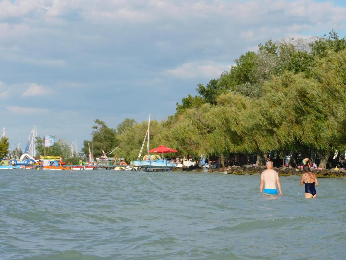 Chill & Relax Apartment Siofok Bagian luar foto